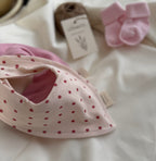 Penye bebek önlüğü detay, hassas ciltler için güvenli, makinede yıkanabilir