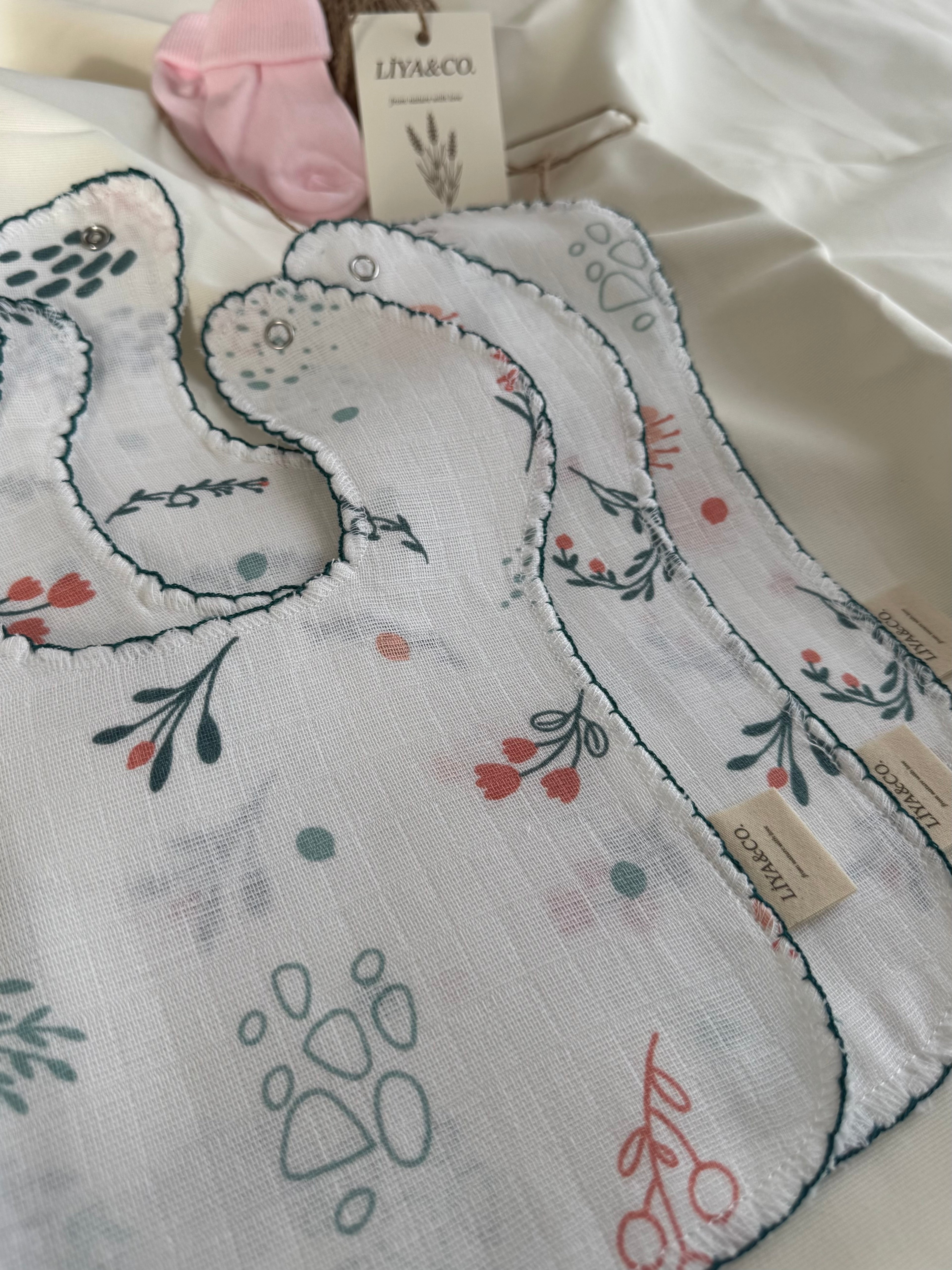 Liya&Co müslin bebek önlüğü 2'li set, %100 pamuk, desenli ve yumuşacık