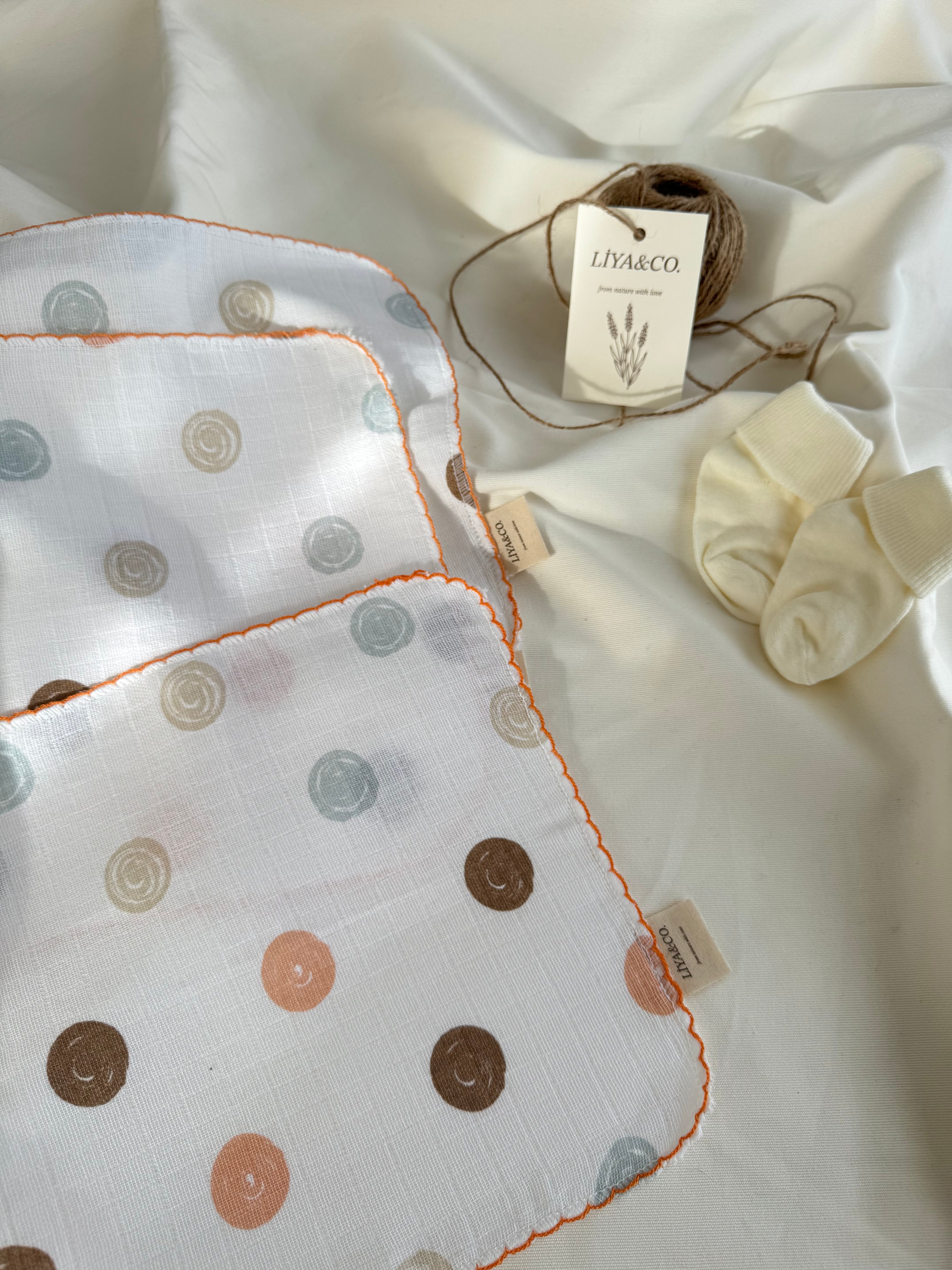 Desenli ağız bezi detay görünümü, yumuşak müslin kumaş, Türkiye üretimi