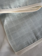 Müslin bebek örtüsü detay, biyeli kenar, yumuşak pamuk kumaş, doğal