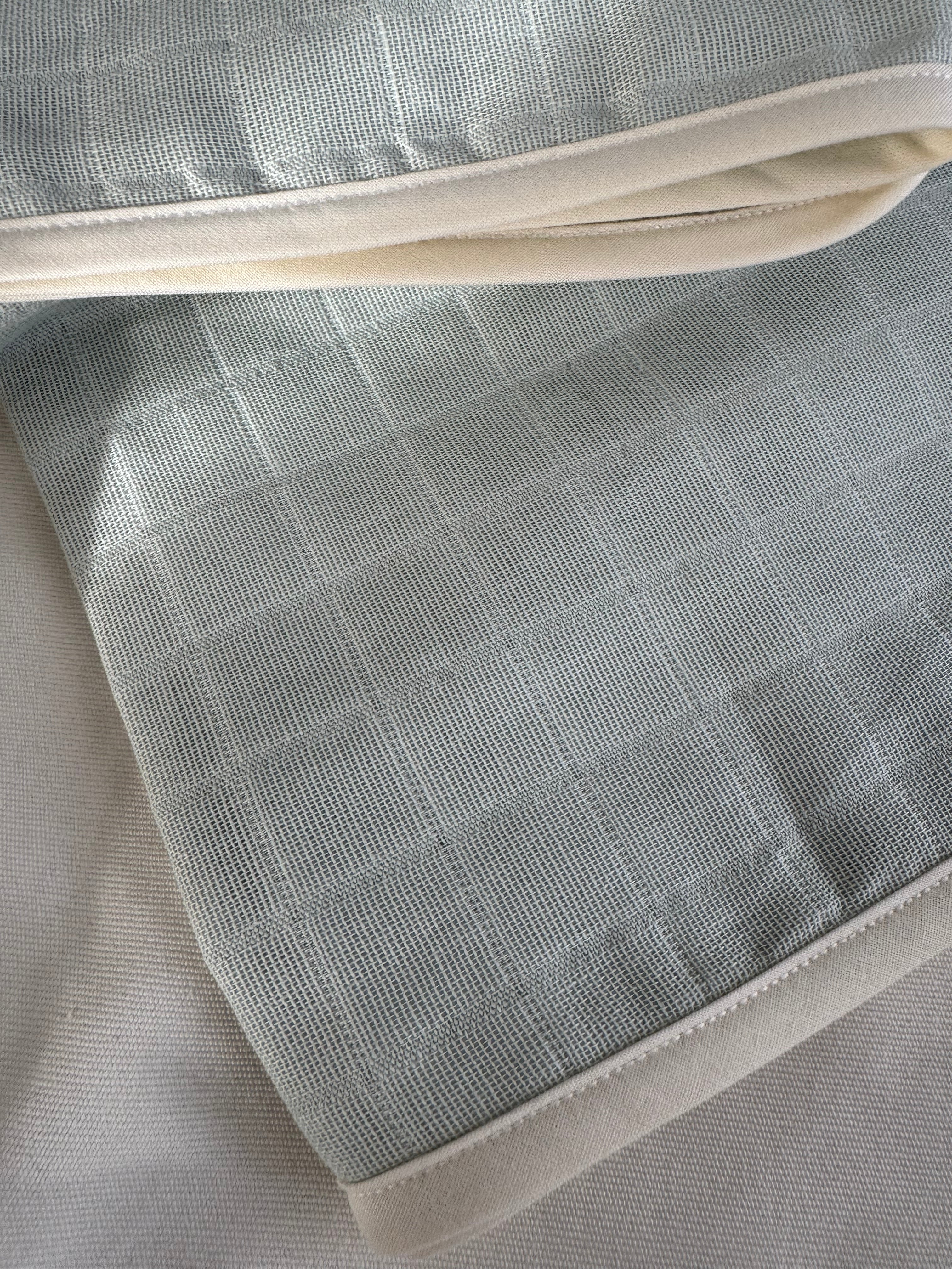 Müslin bebek örtüsü detay, biyeli kenar, yumuşak pamuk kumaş, doğal